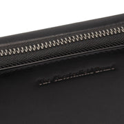 
Classic 100% Full-Grain leather Wallet - 展现加固真皮背带与承重走线的背部视角