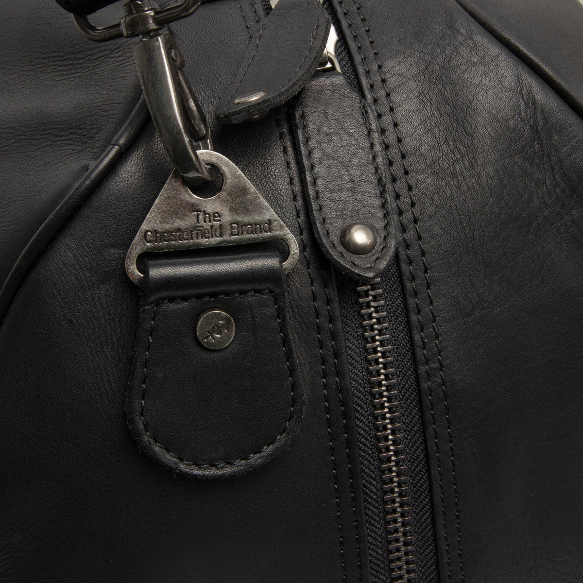 Solid Antique Brass Hardware &amp; Heavy-Duty Dual Zipper Detail on Rivaro Full-Grain Leather Weekender Bag 女士