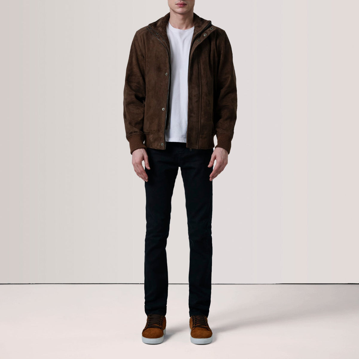 Styled Fit Perspective of Lester 棕色 Suede 真皮飞行员夹克 男士 For Men on Model - Natural Daylight Drape