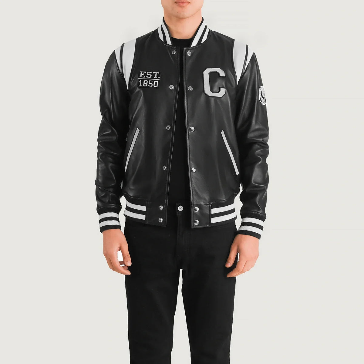 
Liberte California 经典黑 Leather Varsity 真皮夹克 男士 in Black & White Sheepskin Leather - 正面版型与定制立体剪裁轮廓 | 官方商城选购