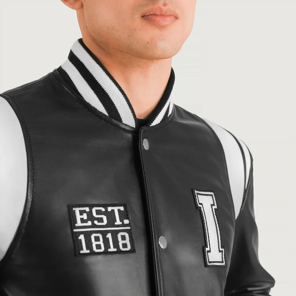 
细节特写 of Varsity & Snap Button Hardware on Liberte Illinois 经典黑 Leather Varsity 真皮夹克 男士