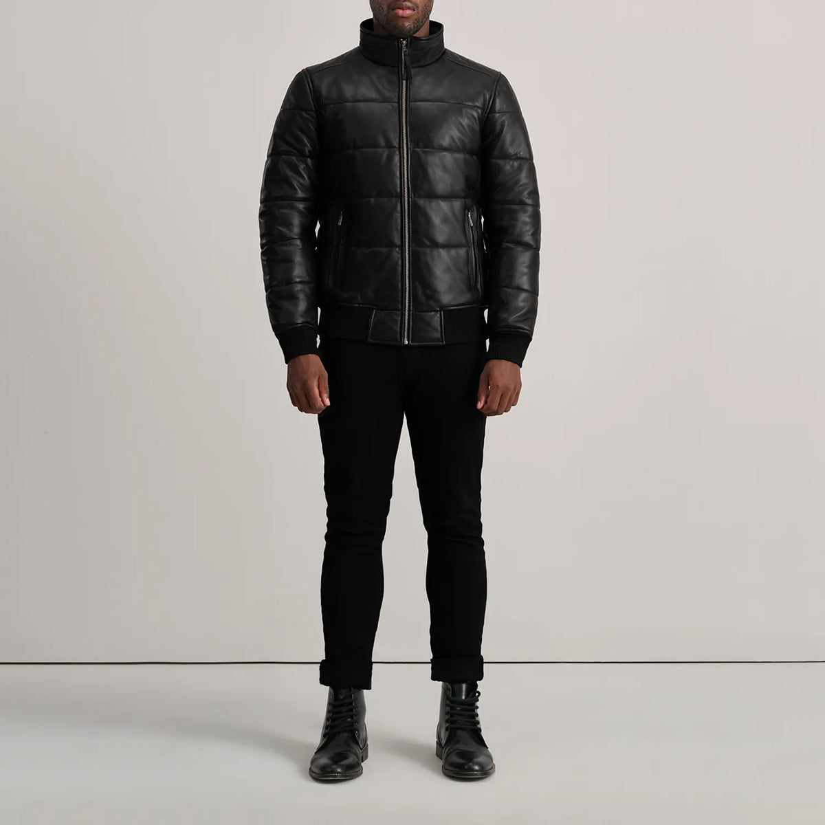 
Lucas Blue Leather Puffer Bomber Jacket - 展现立体袖型与合身版型的侧身视角
