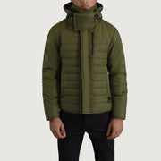 
Malcolm 墨绿色 Hooded Puffer 真皮夹克 男士 - 展现立体袖型与合身版型的侧身视角