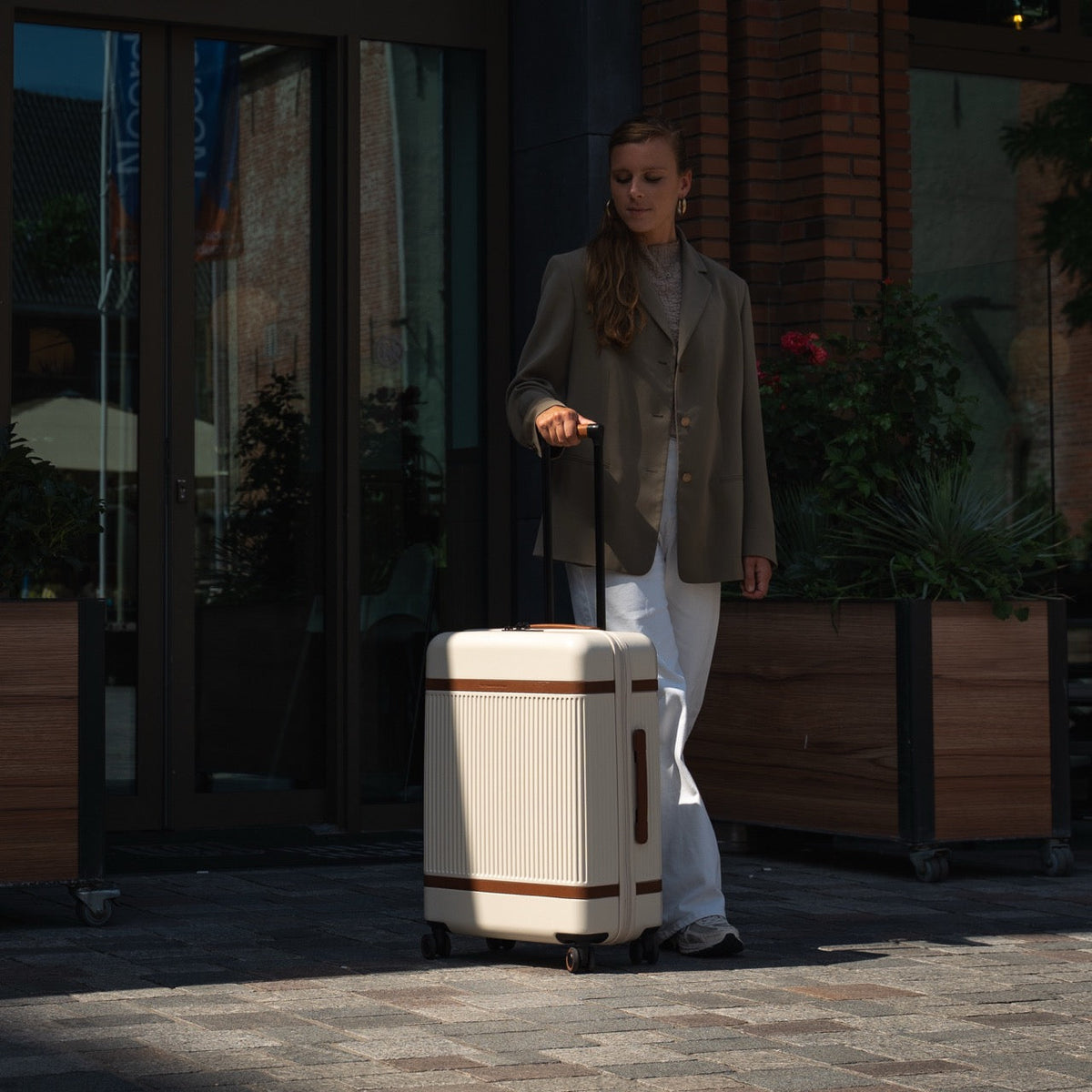 Medium Suitcase Zuna 女士 – alternate product view 3