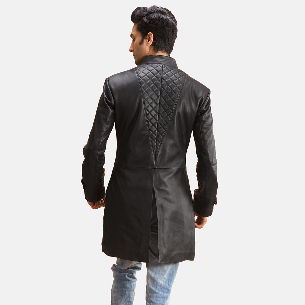 Men's Midlander Quilted 黑色 真皮大衣 男士 - Lateral Side Profile View Showing Sleeve Cut &amp; Athletic Taper Fit