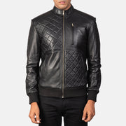 特写细节 of Band &amp; Zipper Hardware on Moda Black Leather Bomber Jacket