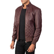 模特上身造型展示： Moda Black Leather Bomber Jacket 自然光线下展现天然垂坠质感