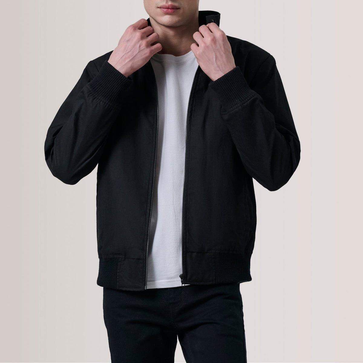 Morrison 黑色 Canvas 真皮飞行员夹克 男士 For Men in Black Waxed Cotton Canvas - Front Profile View &amp; Tailored Silhouette | Buy Online