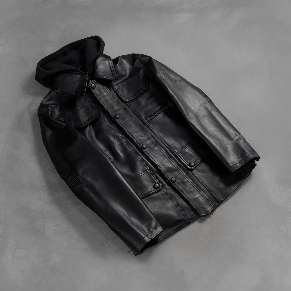 Zipper &amp; Hem Craftsmanship Construction Detail on Men's Moulder Hooded 黑色 真皮夹克 男士
