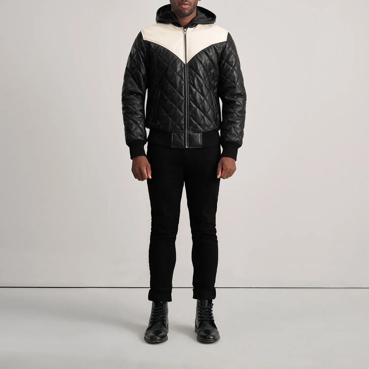
Norman Tan Hooded Bomber Leather Puffer Jacket - 展现立体袖型与合身版型的侧身视角