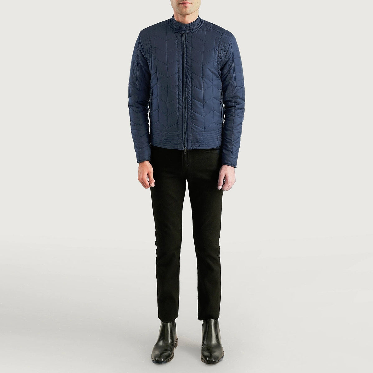 Close-Up Detail of Snap Button Band &amp; Zipper Hardware on Men's Nyle Quilted Windbreaker 真皮夹克 男士
