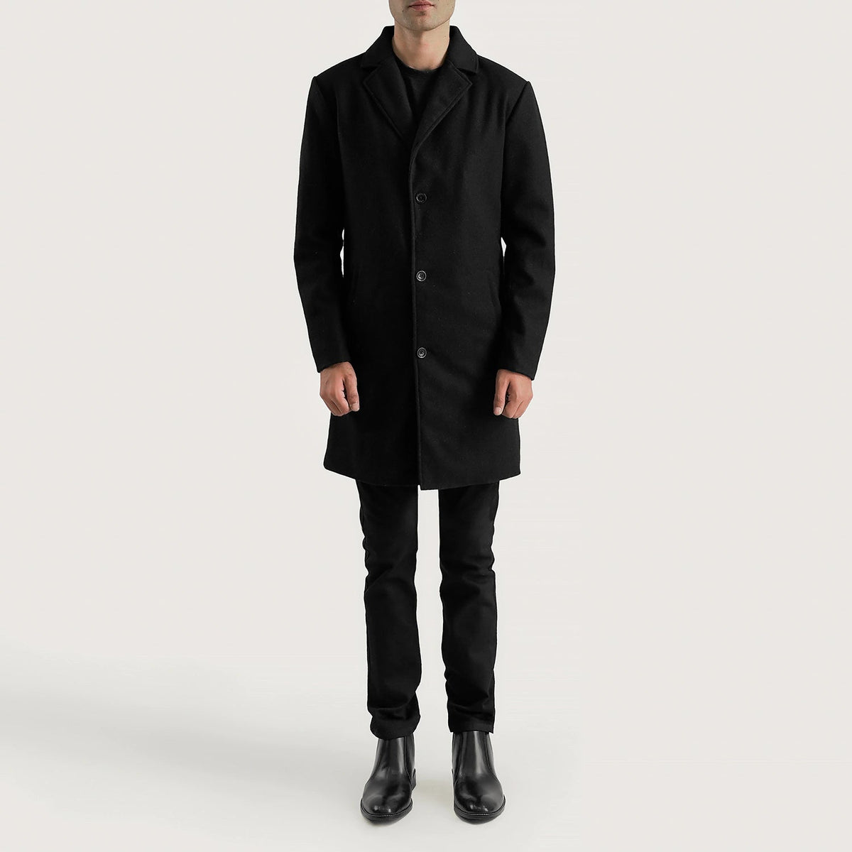 Petrillo 黑色 Wool Single Breasted 真皮大衣 男士 - Lateral Side Profile View Showing Sleeve Cut &amp; Athletic Taper Fit