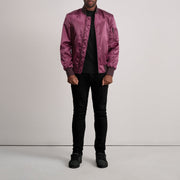 Close-Up Detail of Varsity &amp; Zipper Hardware on Quinton MA-1 Maroon 真皮飞行员夹克 男士