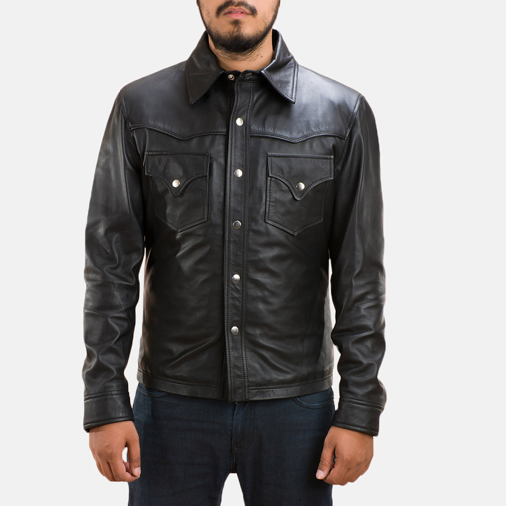 
Black Sheepskin leather Jacket - 展现肩线贴合与利落下摆的背部视角