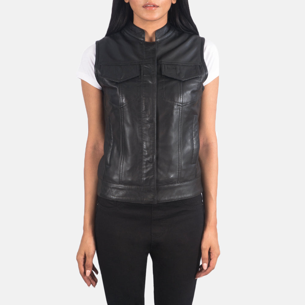 
Rayne Moto 经典黑 真皮马甲 女士 in Black Sheepskin Leather - 正面版型与定制立体剪裁轮廓 | 官方商城选购