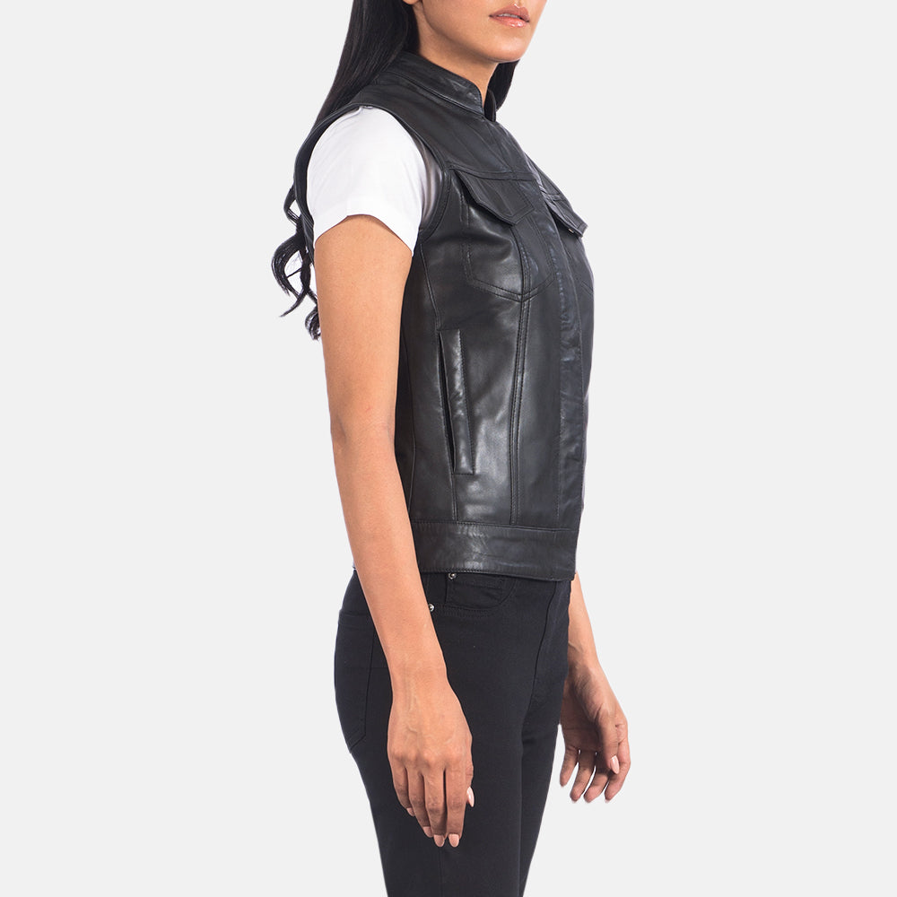 
Black Sheepskin Leather Biker Jacket - 展现肩线贴合与利落下摆的背部视角