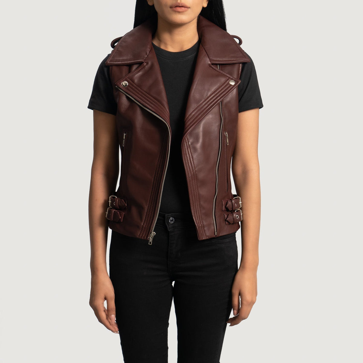 
Maroon Sheepskin Leather Biker Jacket - 展现肩线贴合与利落下摆的背部视角