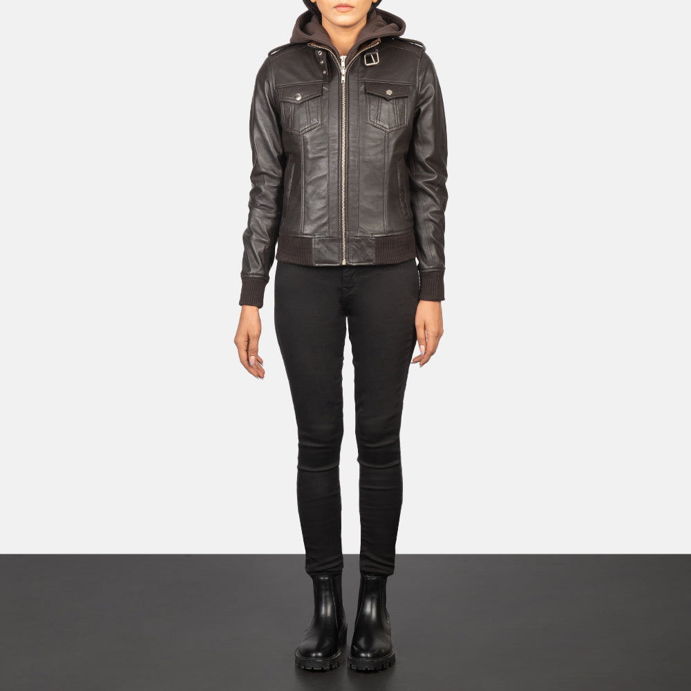 
Roslyn Brown Hooded Leather Bomber Jacket - 展现立体袖型与合身版型的侧身视角
