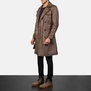 
Mocha Brown Calfskin Leather Trench Coat - 展现肩线贴合与利落下摆的背部视角