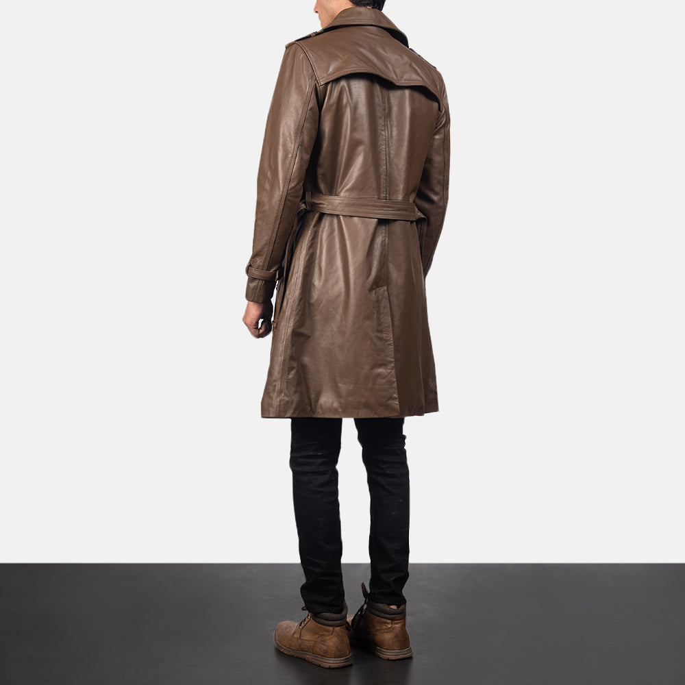 
Royson 复古棕 Leather Duster 真皮大衣 男士 - 展现立体袖型与合身版型的侧身视角
