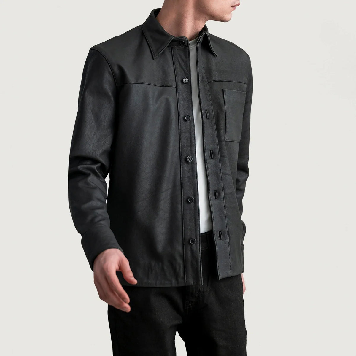 
Scout Tumbled 经典黑 Leather Shirt 男士 in Tumbled Black Sheepskin Leather - 正面版型与定制立体剪裁轮廓 | 官方商城选购