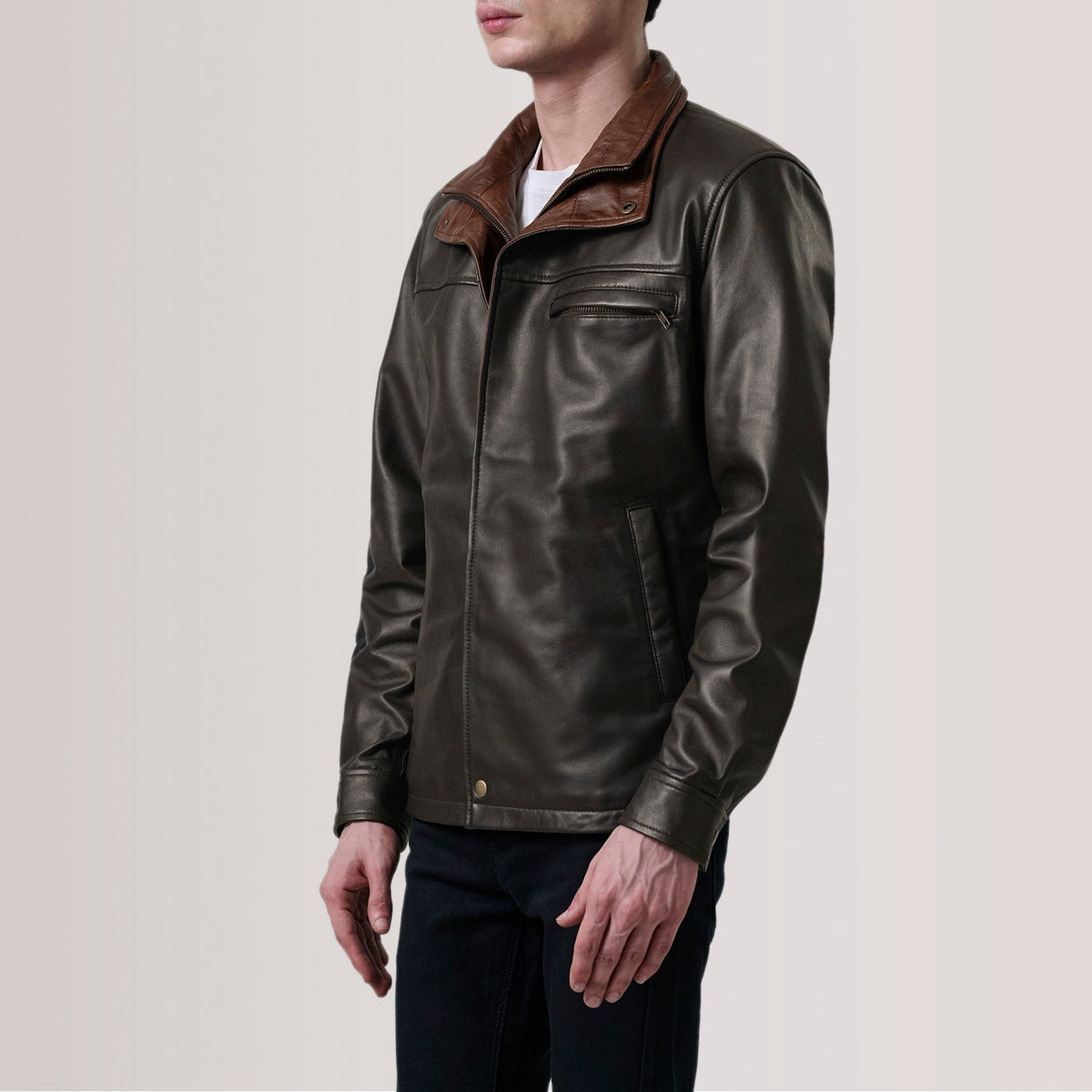 Sean 棕色 Leather Classic 真皮夹克 男士 For Men - Lateral Side Profile View Showing Sleeve Cut &amp; Athletic Taper Fit