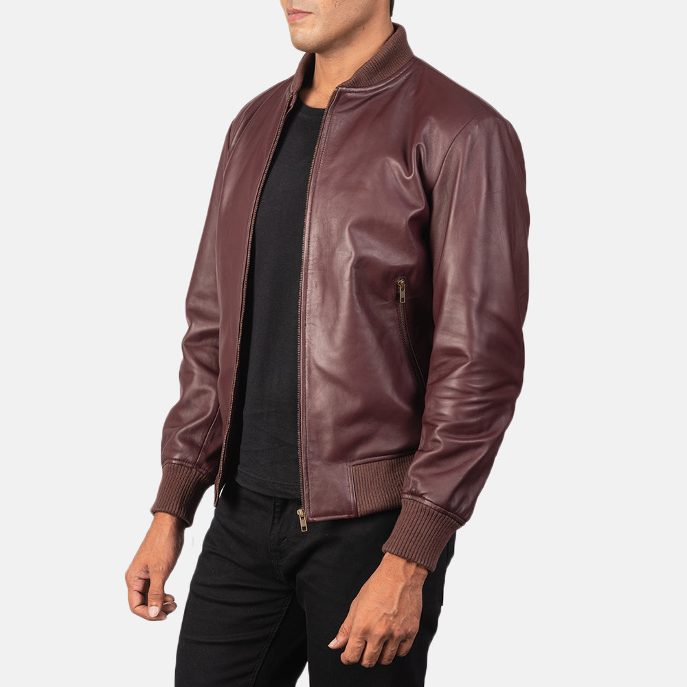 
Maroon Sheepskin Leather Bomber Jacket - 展现肩线贴合与利落下摆的背部视角
