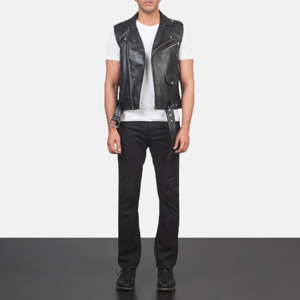 
Sullivan 经典黑 Leather Biker Vest 男士 - 展现立体袖型与合身版型的侧身视角