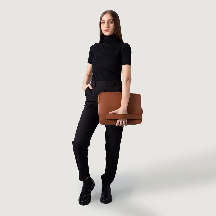 The Baxter Leather Laptop Sleeve 女士