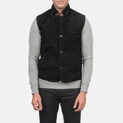 
细节特写 of Notch with removable throat latch & Button Hardware on Tony 经典黑 Suede Vest 男士