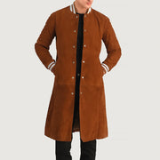 
Wilde 复古棕 Suede Varsity 真皮大衣 男士 in Tan Bown Goatskin Suede - 正面版型与定制立体剪裁轮廓 | 官方商城选购