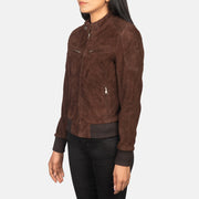
Brown Goat Suede Bomber Jacket - 展现肩线贴合与利落下摆的背部视角
